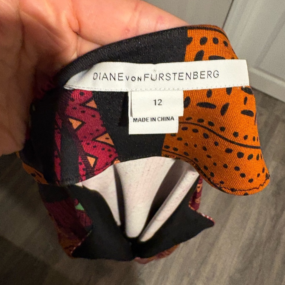 Diane Von Furstenberg silk mini - Picture 2 of 4